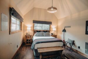 Lodging Lodge Cougar