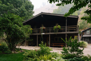 Mackay Bar Lodging Cougar Room River Suite