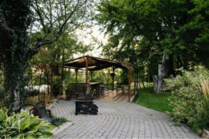 Lounge by the river at Mackay Bar Ranch