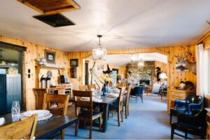 The lodge at Mackay Bar Ranch on the Salmon River