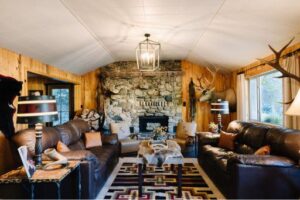 The lodge at Mackay Bar Ranch on the Salmon River