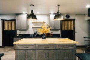 The lodge at Mackay Bar Ranch on the Salmon River