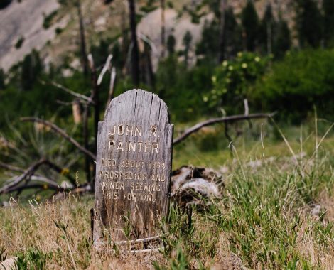 Old history tour on the Salmon River graves